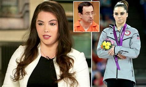 McKayla Maroney describes how Larry Nassar lay on her while。